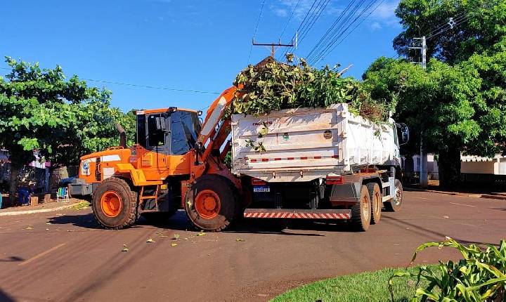 Ações de limpeza e coleta de resíduos volumosos no Patrimônio de Silveirópolis
