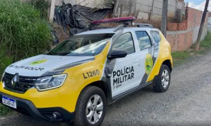 Homem espanca mulher na frente dos filhos, avança contra PM e é morto a tiros