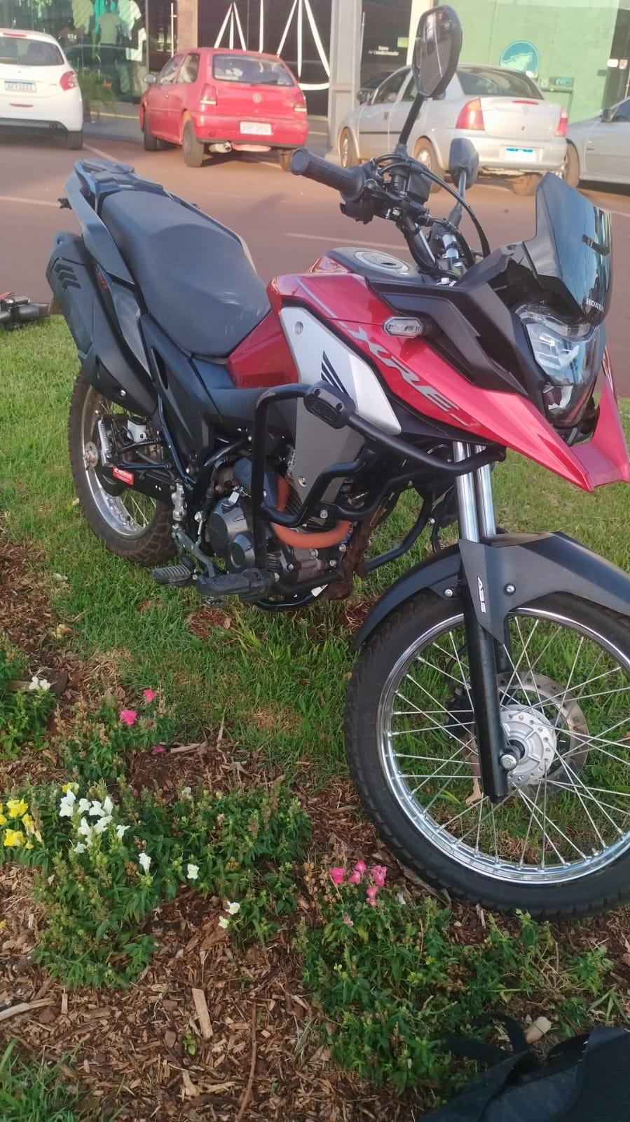 Acidente envolve motocicleta e patinete no centro da cidade