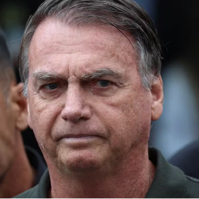 Bolsonaro recebe alta após internação e exames confirmam câncer de pele inicial