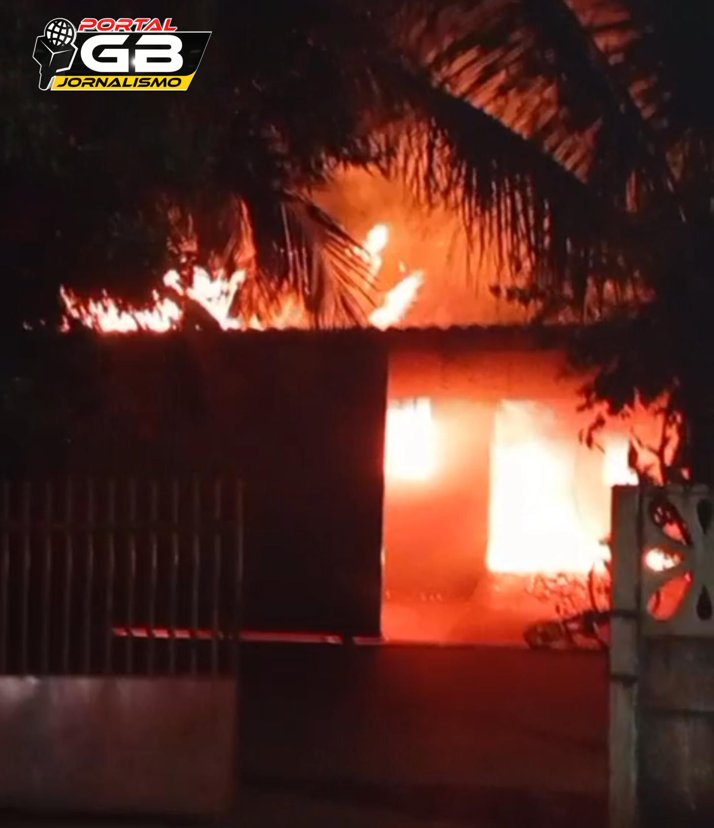 Em Assis Chateaubriand: Após fazer ameaças contra mulher, homem ateia fogo na casa