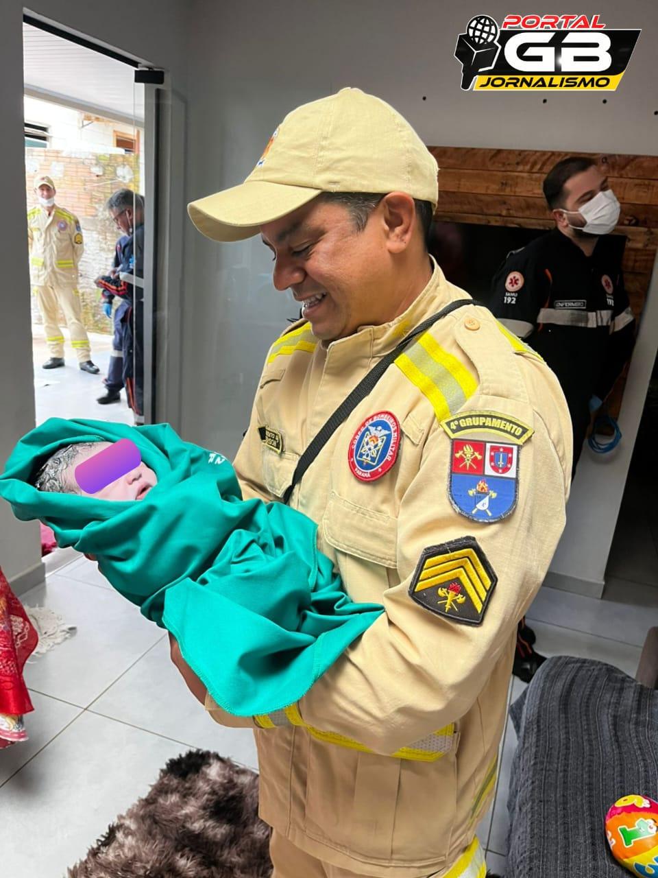 Equipe de plantão do Corpo de Bombeiros de Toledo ajuda no parto de um bebê