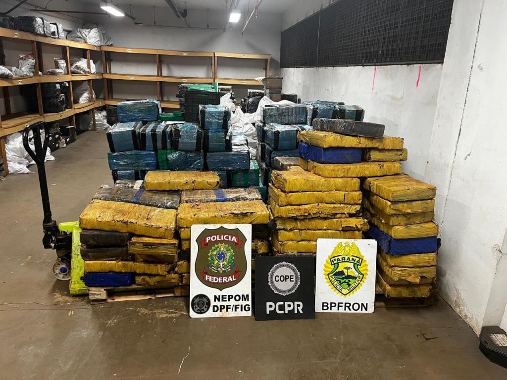 Mais de uma tonelada de maconha transportada em lancha voadeira é apreendida no Lago de Itaipu