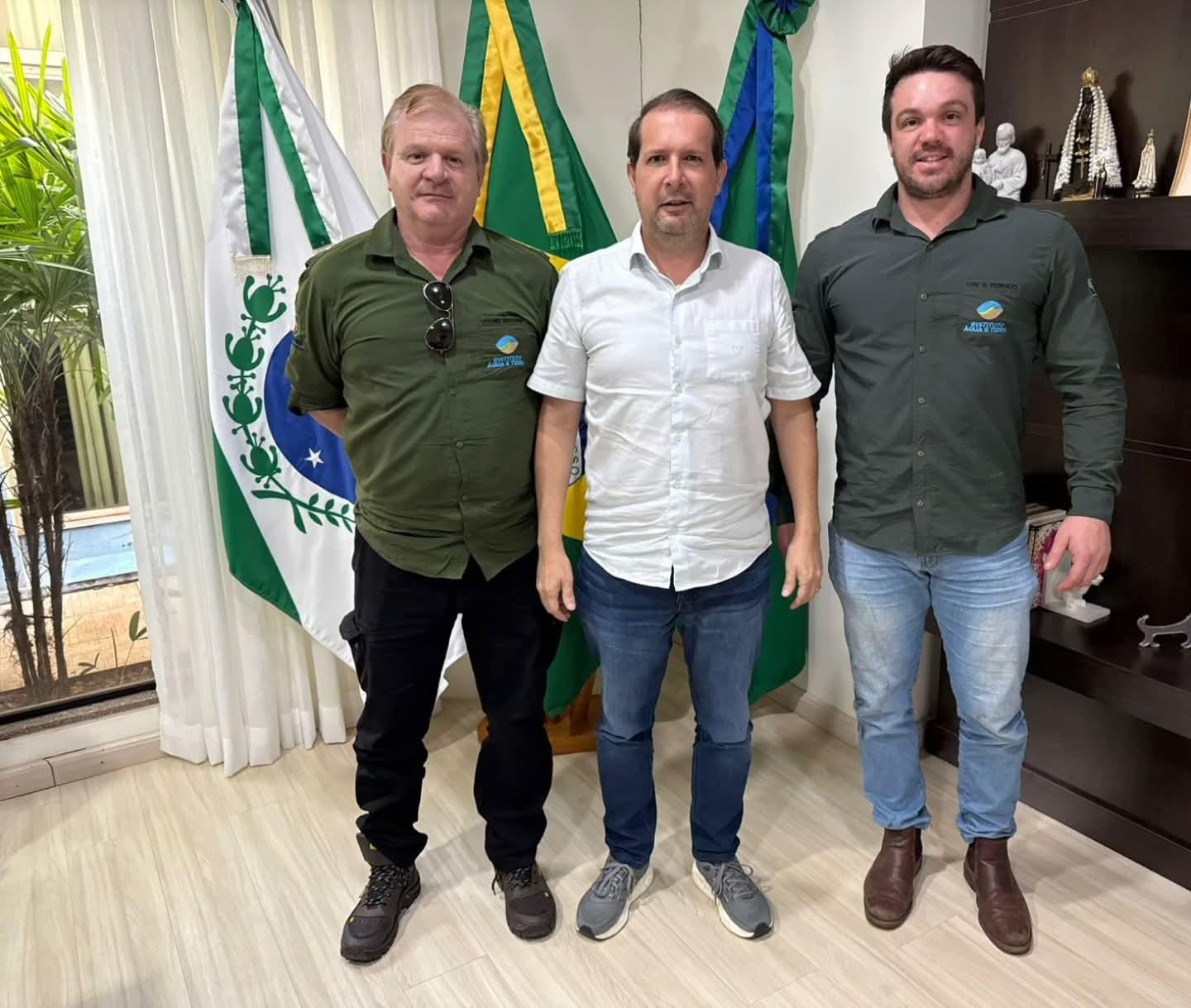 Micheletto recebe representantes do IAT para tratar do Aterro Sanitário de Assis Chateaubriand.