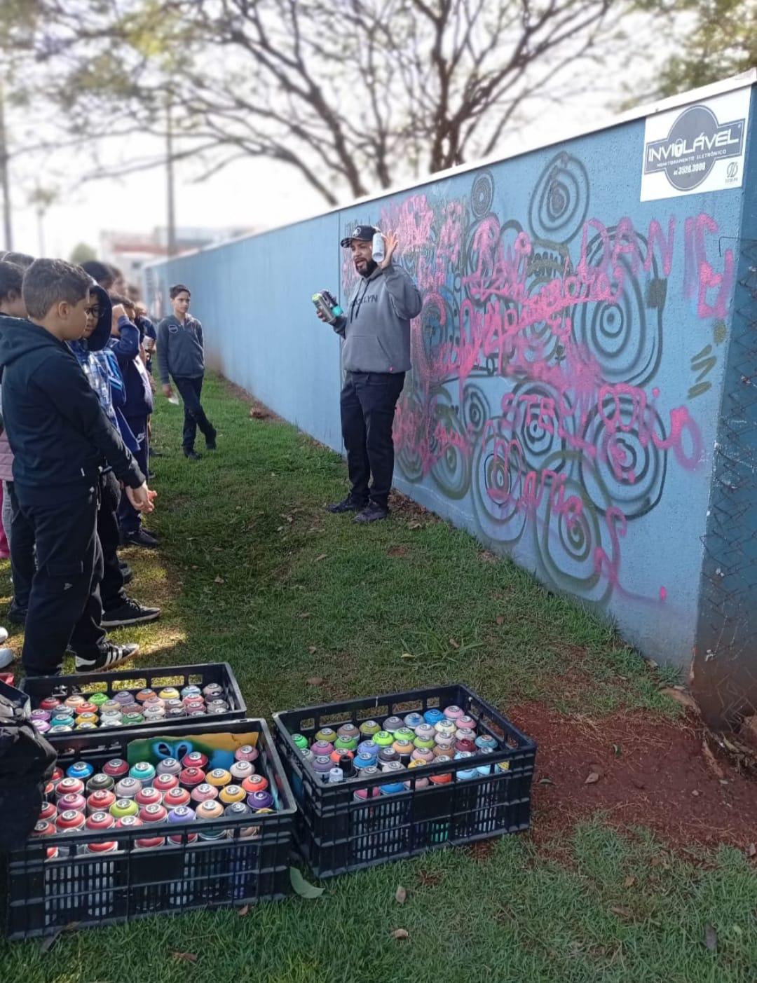 Em Assis Chateaubriand: Município realiza Oficina Grafitti com alunos da Escola Cherlei Coutrin