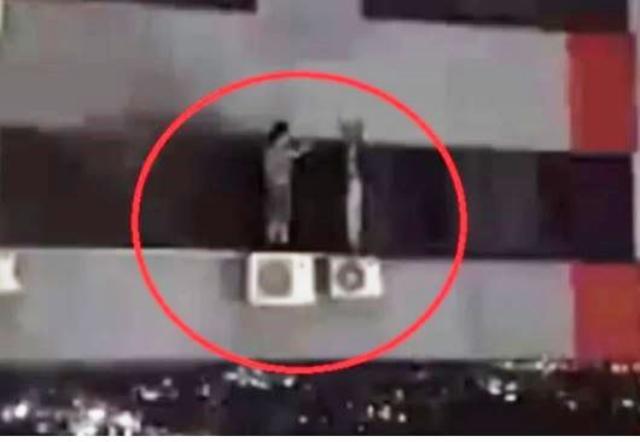 Empresário mata quatro sócios a facadas e morre ao pular de apartamento na divisa com Foz