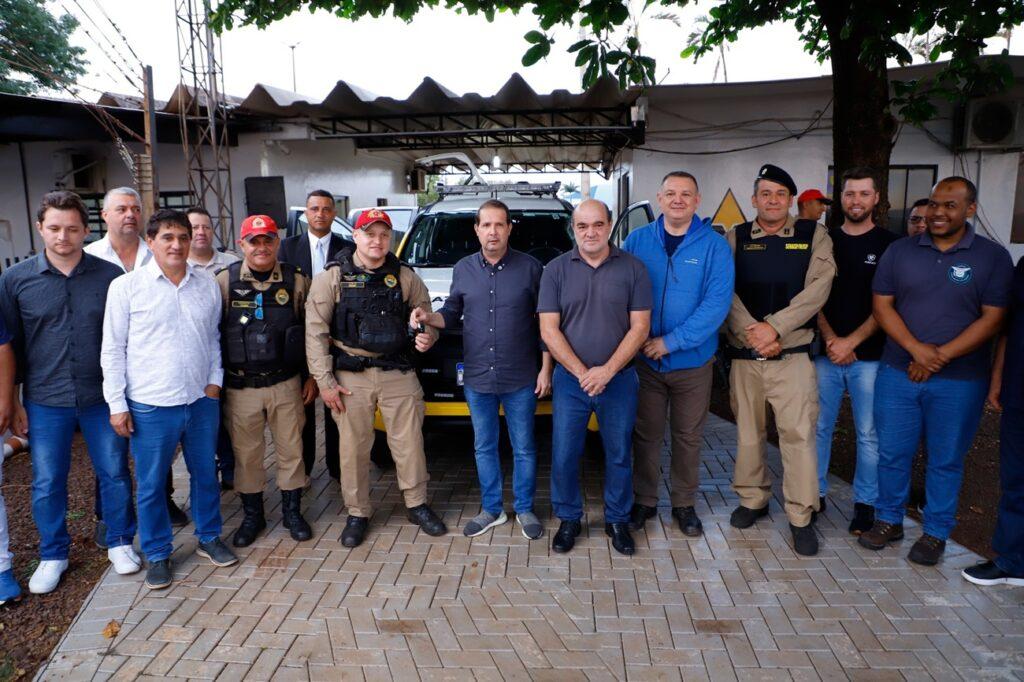 Prefeito Marcel Micheletto entrega viatura à Polícia Rodoviária de Assis Chateaubriand