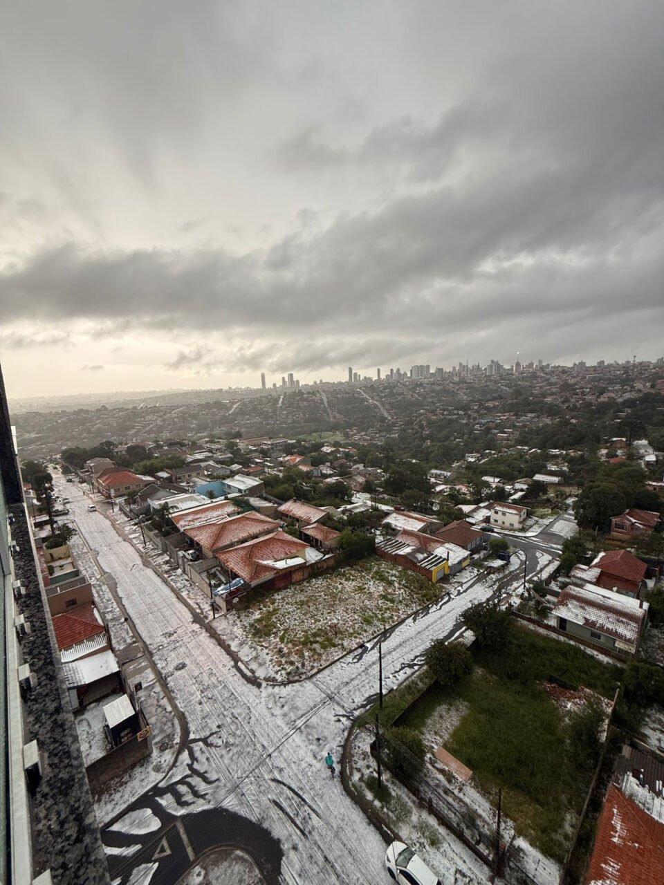 Chuva de granizo atinge fortemente os Campos Gerais