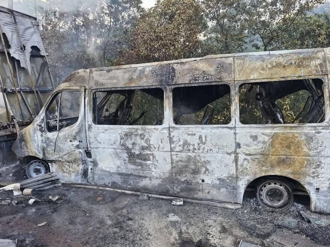 Família de Prudentópolis que viaja de van para visitar o parque Beto Carreiro se envolve em grave acidente
