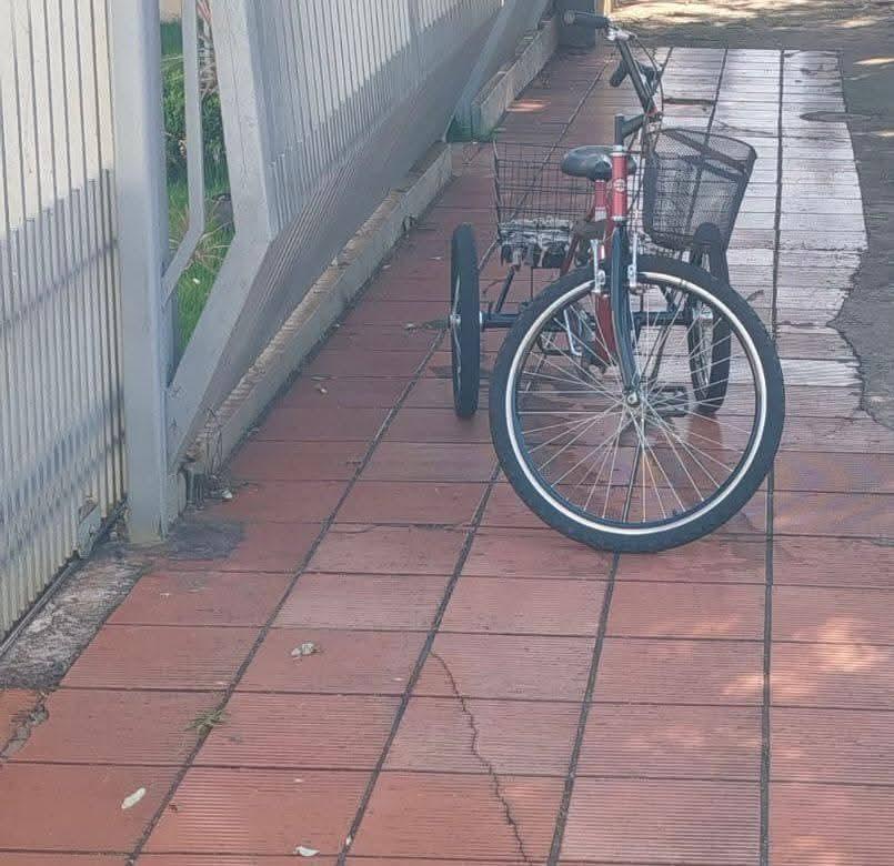 Mulher confia em homem que se passou por vigia e tem o seu triciclo furtado