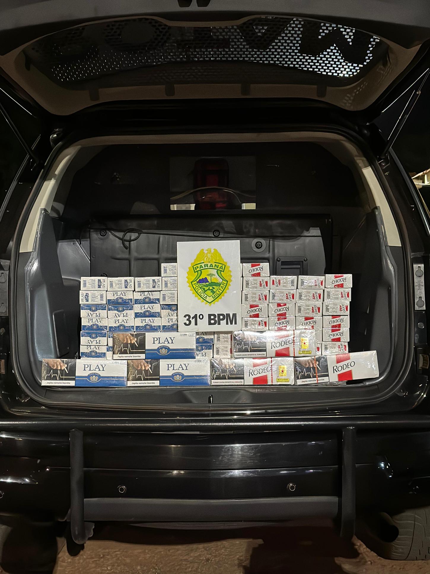 ROTAM aborda ônibus e localiza malas com cigarros contrabandeados