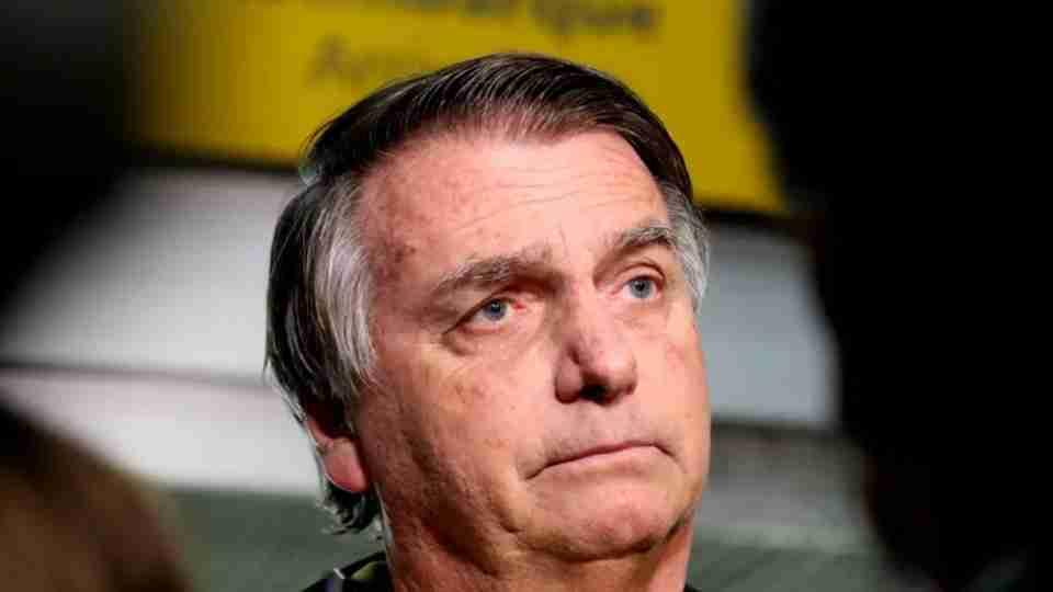 Bolsonaro deve ser internado amanhã para realizar cirurgia