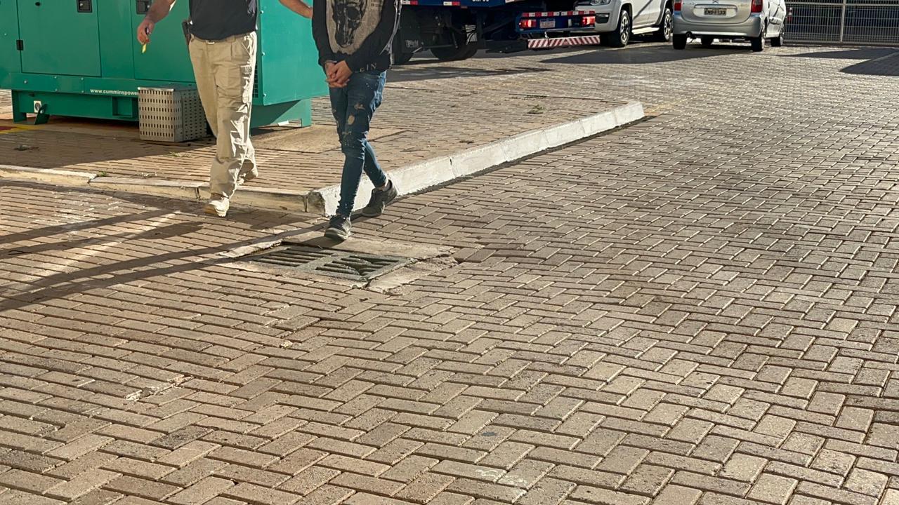 Jovem é preso com carro carregado com 453kg de maconha em Céu Azul