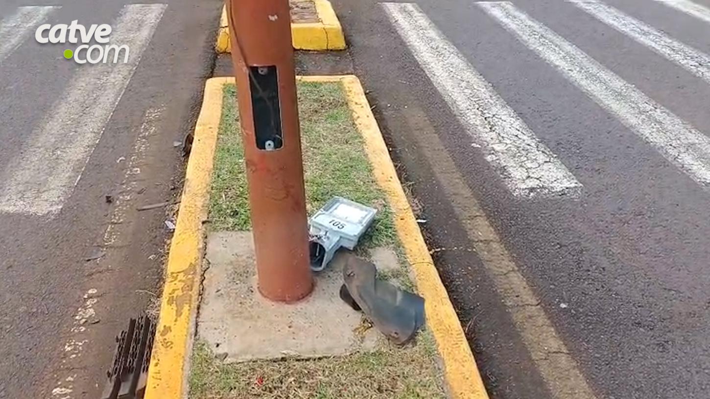 Mulher de 31 anos morre após bater carro contra poste em Toledo