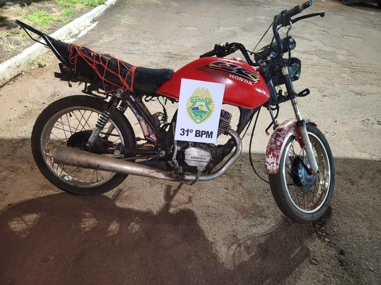 PM persegue motociclista na madrugada no Jardim Progresso e veículo é apreendido após constatar que condutor havia ingerido bebida alcoólica