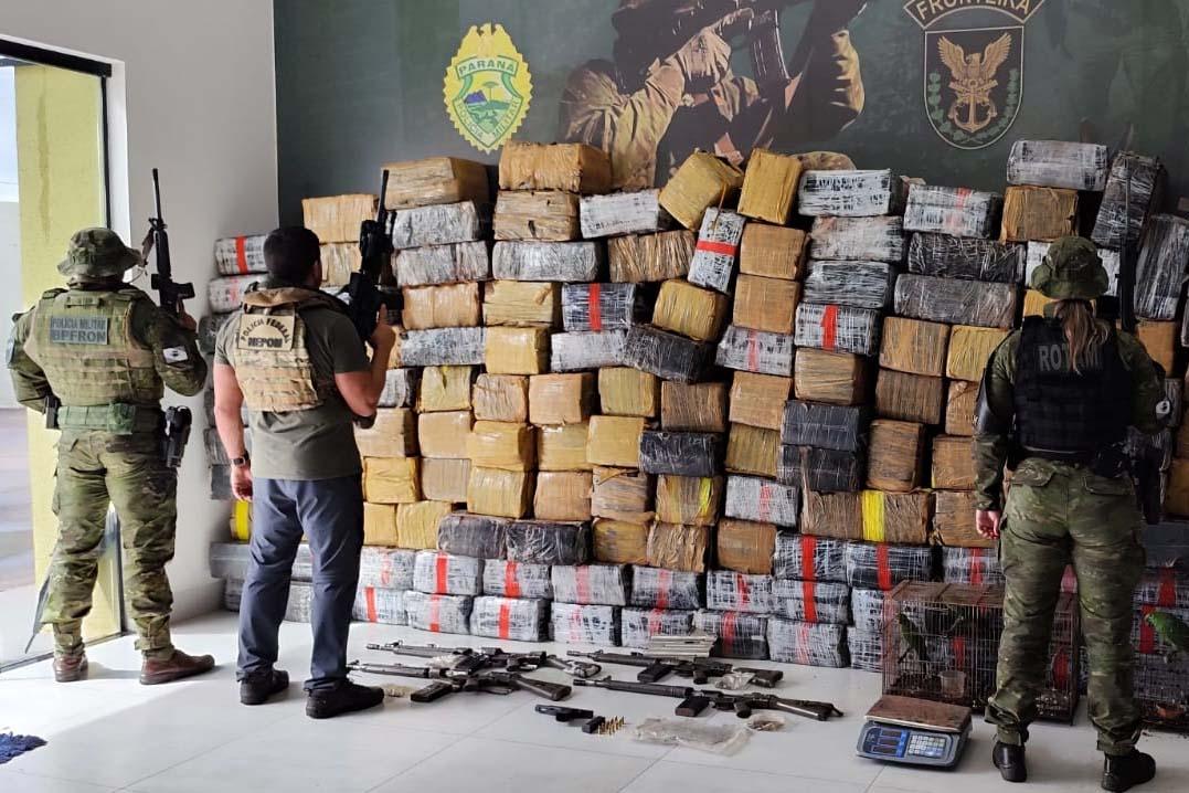 PMPR e PF apreendem 3,5 toneladas de maconha e quatro fuzis em Icaraíma