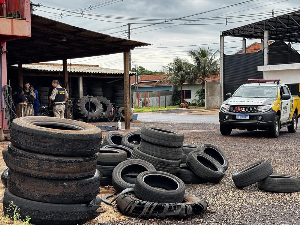 Rapaz leva dois tiros enquanto trabalhava em uma borracharia em Nova Santa Rosa