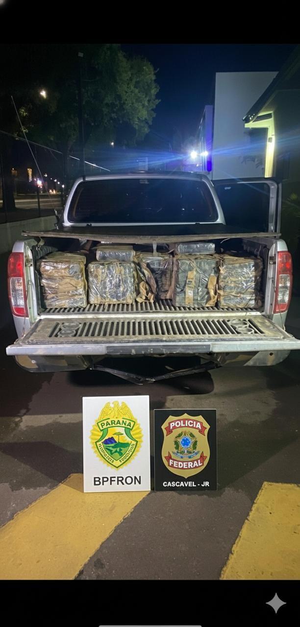 Traficante bate caminhonete em árvore e foge abandonando mais de 700 quilos de maconha em Vera Cruz do Oeste