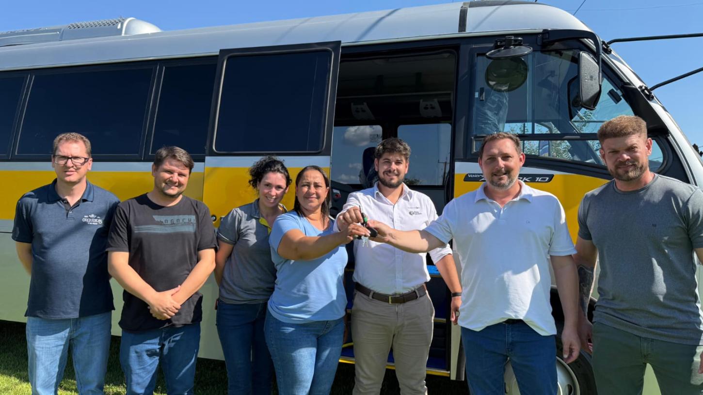 Em Maripá entrega de mais um ônibus destinado ao transporte escolar, reforçando o compromisso com a qualidade e a segurança dos nossos estudantes.