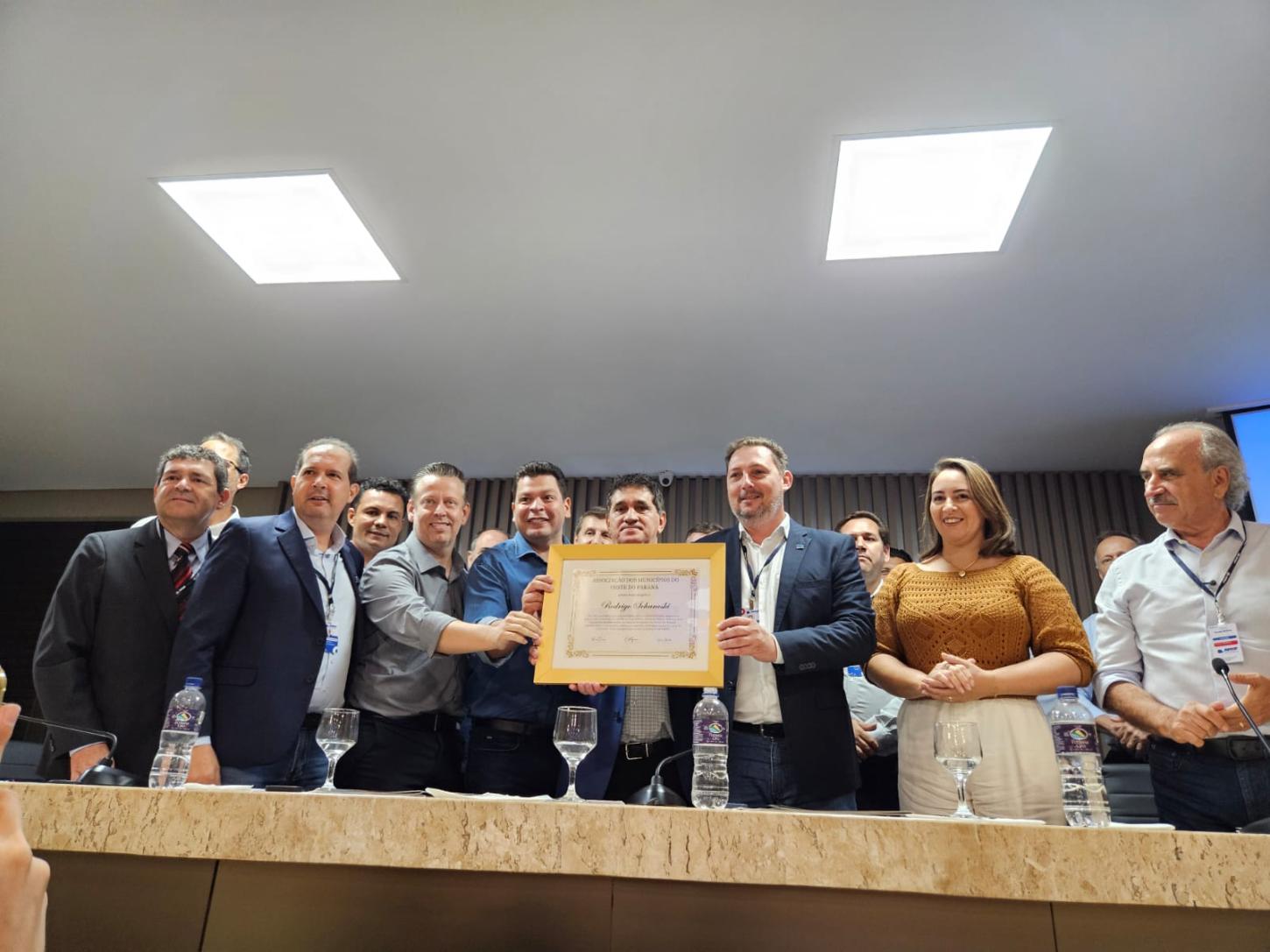 Moacir Micheletto é homenageado pela AMOP em evento especial