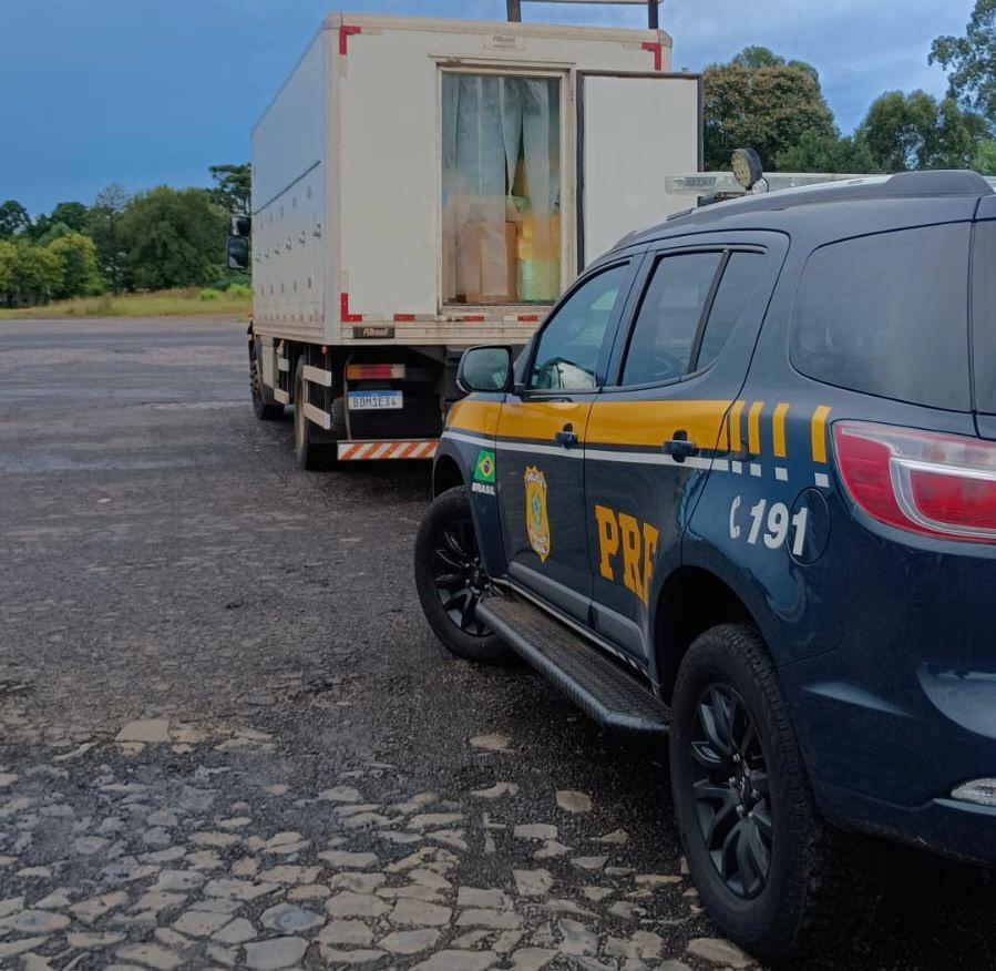 PRF apreende 10 mil celulares contrabandeados em meio à carga de sorvete na BR-277