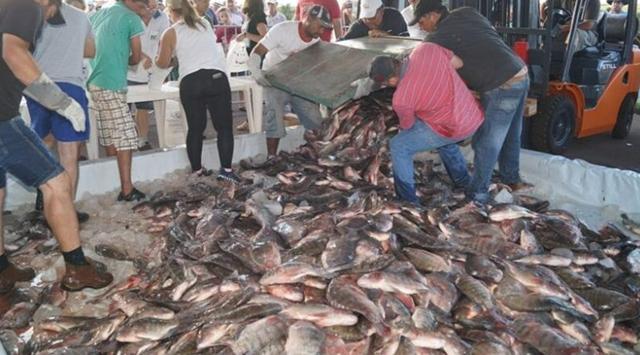 Boa Esperança distribui cerca de 5 toneladas de peixes para famílias do município