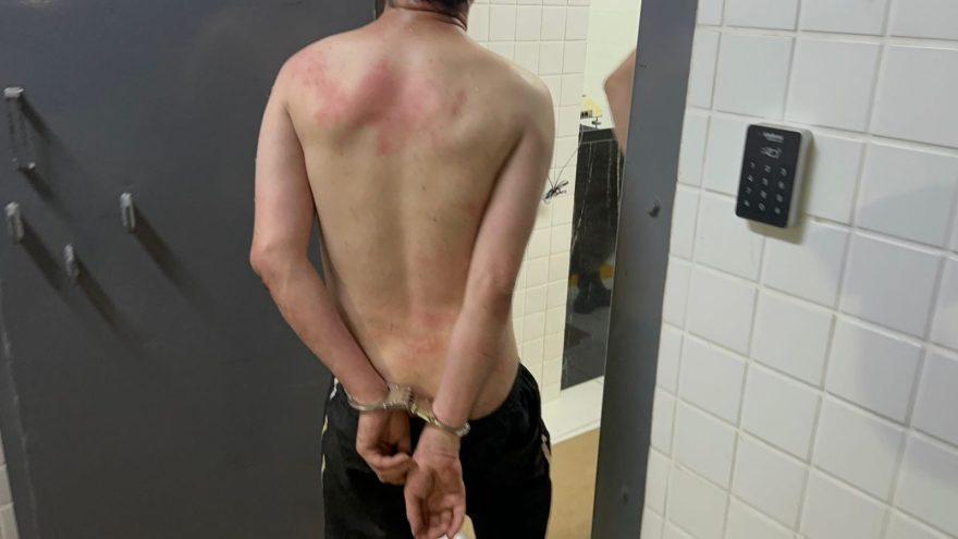 Homem preso por bater na mãe chega a 15ª SDP de Cascavel e reclama do tratamento que recebeu