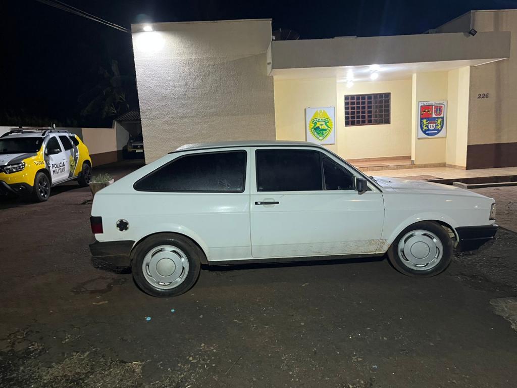 Homem tenta invadir residência em Alto Santa Fé, PM chega e elemento abandona o carro e foge