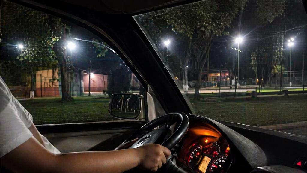 Jovens pegam ônibus da prefeitura de Nova Londrina e saem pela cidade 'dando um rolê'