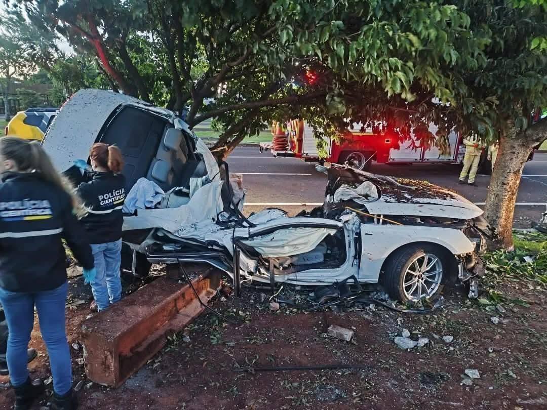 Duas pessoas morrem em grave acidente no Paraná